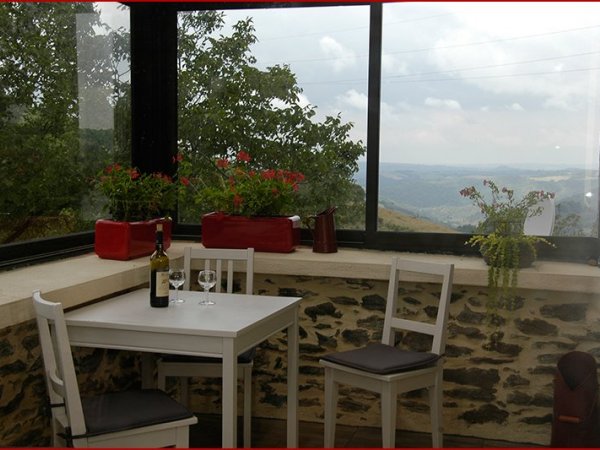 Op de veranda is het heerlijk toeven.