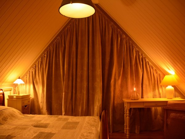 Slaapkamer boven, met balkon..