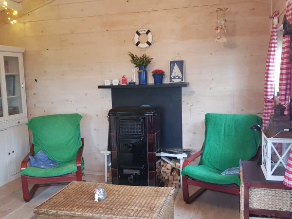 blokhut met boeken en spelletjes